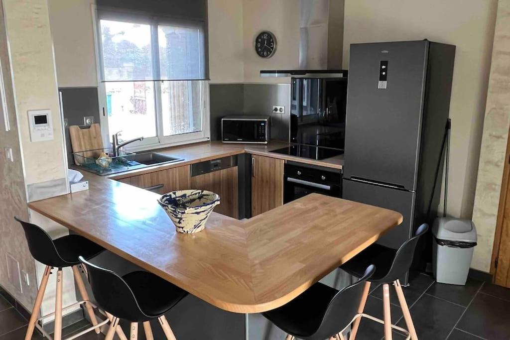 Saint-Laurent D'Aigouze : Appartement Avec Jardin Zewnętrze zdjęcie